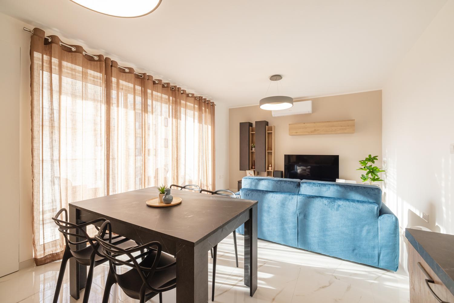 Sea Breeze Apartment *